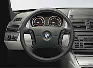 A hagyományos BMW értékek köszönnek vissza az X3 jól áttekinthető műszerfalán