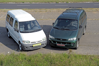 Eltérő dimenziók: a Hyundai 200 mm-rel hosszabb, 125-tel szélesebb, viszont a Nissan 80-nal magasabb