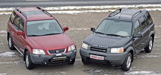 A Honda a méretesebb, hosszúsága és tengelytávolsága egyaránt felülmúlja a Land Roverét