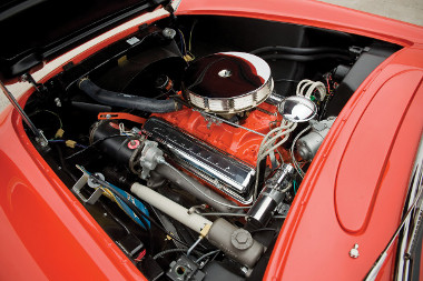 Teljesen felújították a 4,3 literes small-block V8-ast. Akkoriban még új motornak számított