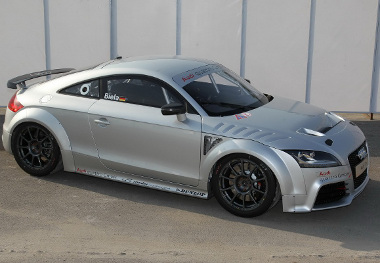 GT4 kategóriás versenyautót készít az Audi a TT RS-ből