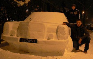 Két ember, öt nap alatt 25 munkórával készítette el a hó-Mercedest