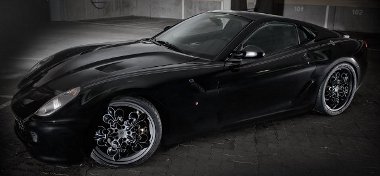 Nagyon sötét a fekete barokk Ferrari