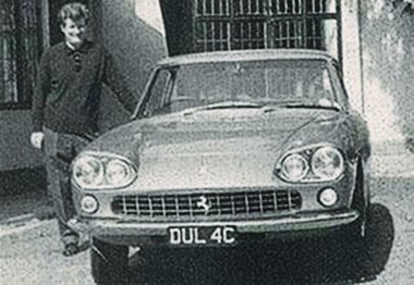 Jogosítványának megszerzése napján vásárolta John Lennon élete első autóját