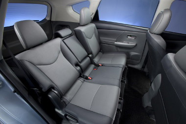A Prius esetében rendkívüli, egyébként annyit tud, mint a Yaris hátsó ülése