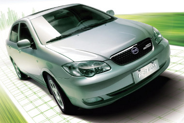 Erősen hasonlít a korábbi Corollára a forma, a BYD F3 azonban kínai fejlesztés. A hibrid rendszerrel együtt