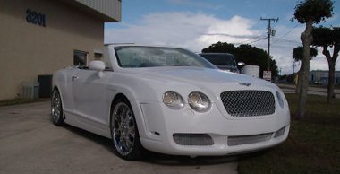 Megszólalásig hasonlít a Bentley Continental kabrióra ez a Chrysler Sebring kabrió. De az eredetinek csak a tizede a bekerülési költség