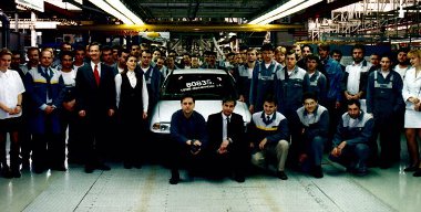 1998-ban leállnak az Opel Astra gyártásával, a kínai piacra szánt Vectrákat szerelnek össze a gyárban