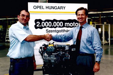 1999-ben elkészül a kétmilliomodik motor a Szentgotthárdi gyárban