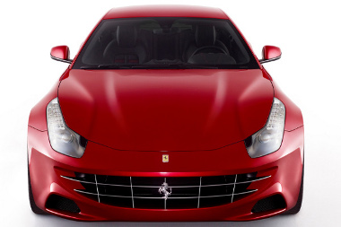Nagyon morcosan ráncolja a motorháztetejét a Ferrari új csúcsmodellje, az FF
