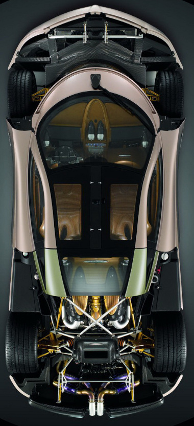 Mercedes fejlesztés a biturbó V12-es, a dupla kuplungos váltó saját