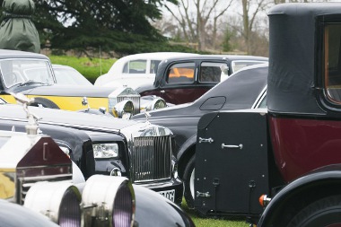 Száz Rolls-Royce-ból álló konvojjal ünnepelték a száz éves márkajelzést Londonban