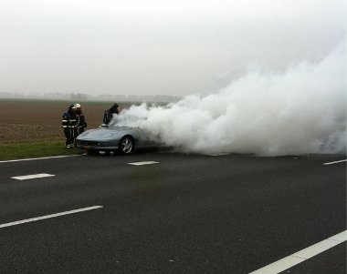 az egész autópályát beborította a Ferrari 456-os füstje