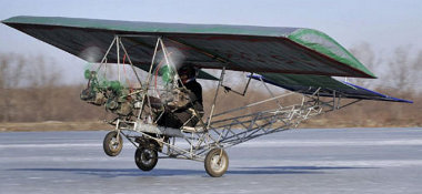 Február 25-én emelkedett először a levegőbe a házilag, 77 000 forintból gyártott repülőgép