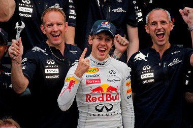 Vajon Vettel folytatni tudja nyerő szériáját?