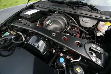 Itt lényeg, mechanikus feltöltő növeli a 4,7 literes V8-as teljesítményét 600 lóerőre a Novitec Alfa Romeo 8C Spider esetén