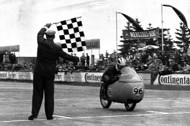 Bruno Ruffo 1949-ben és 1951-ben nyerte meg a 250-esek vb-jét