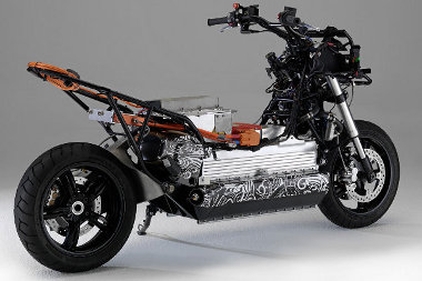 Az akkumulátor alumínium háza adja a BMW E-Scooter gerincét