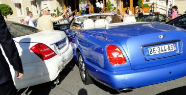 Luxusautó luxusautó hátán - jelentős anyagi kár Monte Carlo-ban
