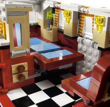 Ha nagyobb lenne, akár be is lehetne költözni a LEGO Camper Van-ba