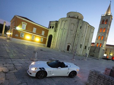 Corvette kabrió Zadar főterén. Egyedülálló élmény volt, az autó vezetésével egyetemben