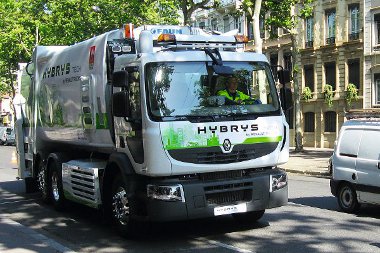 Hangtalan és szagtalan kukásautó a Renault Premium Hybrys Tech
