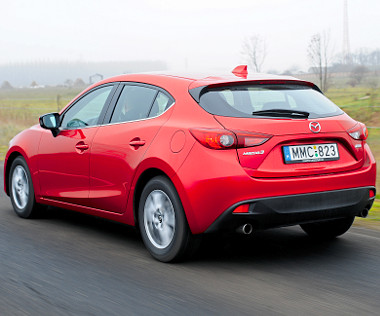 Nagyon mutatós darab a Mazda3-as, sokak szerint Alfa Romeo-stílusú a 3-as fara