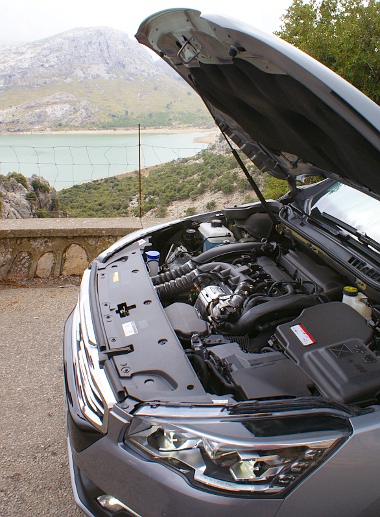 Új hengerfejet kapott az 1.6 THP. CSuda jó motort hoztak össze a francia mérnökök BMW-alapon