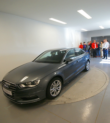 A látogatókra való tekintettel 60 km/h-ig tekerték fel a szélcsatornát az Audi Hungariánál