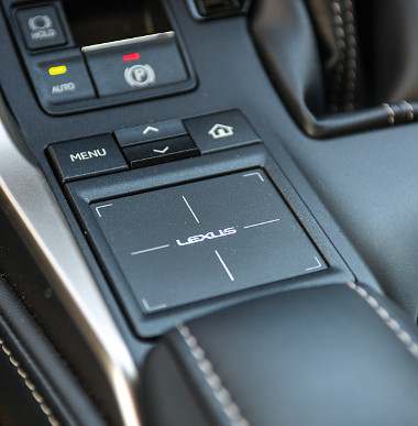 Megszokást igényel a Lexus touchpadje