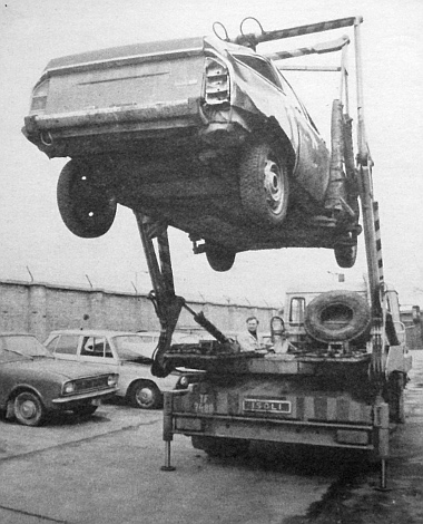 Ebben az „akasztott” autóban, a GS Citroënben az ütközéskor négyen ültek – és szerencsére életben maradtak