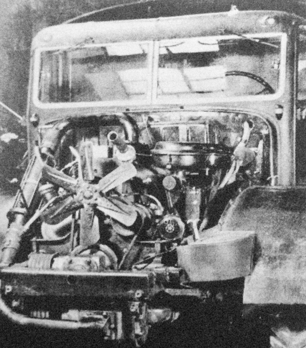 Csepel D 420 típusú teherautóba beépített motor feltöltővel