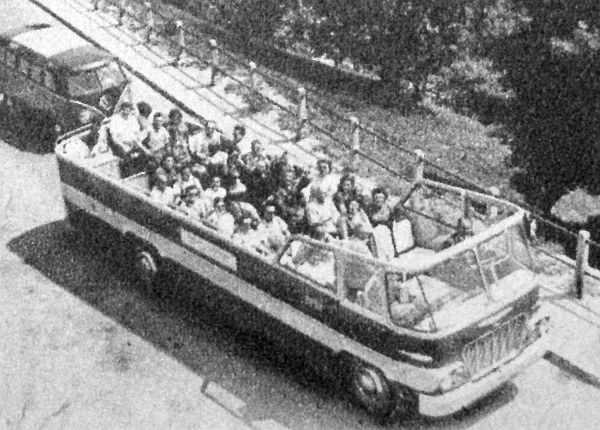 Ikarus-620-as típusból kialakított városnéző autóbusz