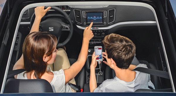 Az okostelefon-tükrözés mellett van külön Seat alkalmazás az autóval való távoli kapcsolattartáshoz