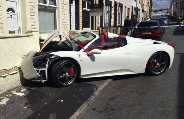 Szegény Ferrari (Fotó: mashable.com)