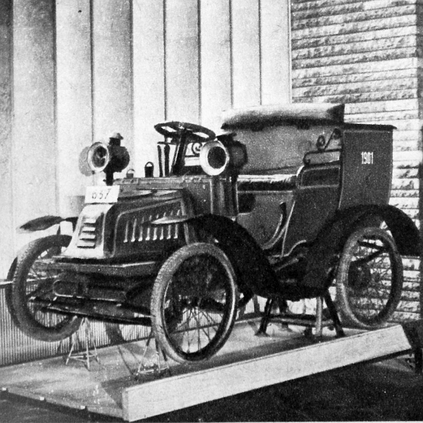 Peugeot levélgyűjtő gépkocsi 1901-ből, egyhengeres, négy-lóerős motorral