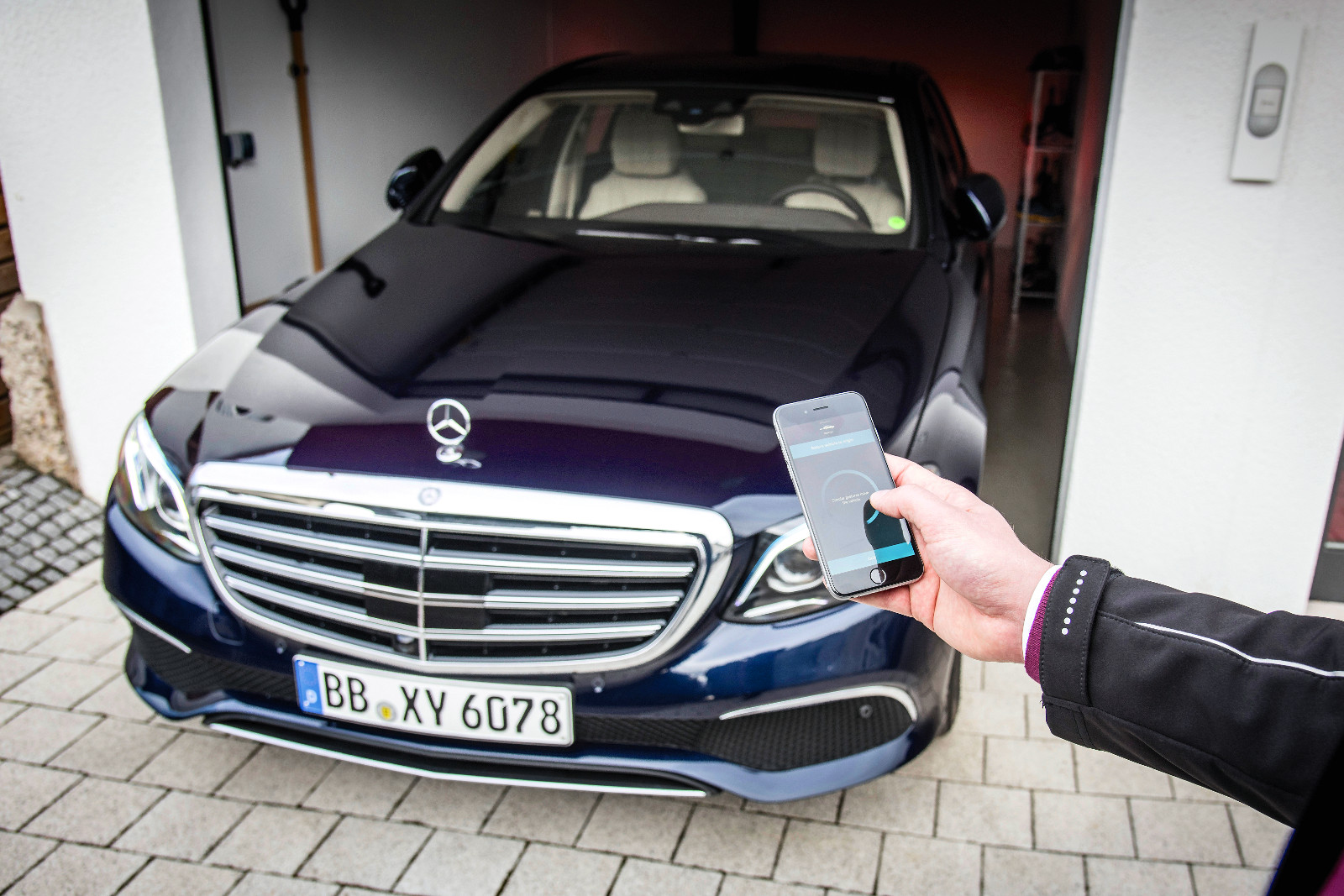 Mercedes-Benz Remote Park-Pilot: Szűk helyre képes távirányítással be- és kiállni a megfelelő extrák megléte esetén