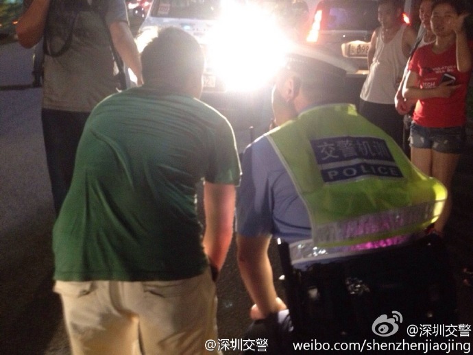 Kínában így büntetik azokat, akik reflektorral közlekednek az utakon (Fotó: autoevolution.com)