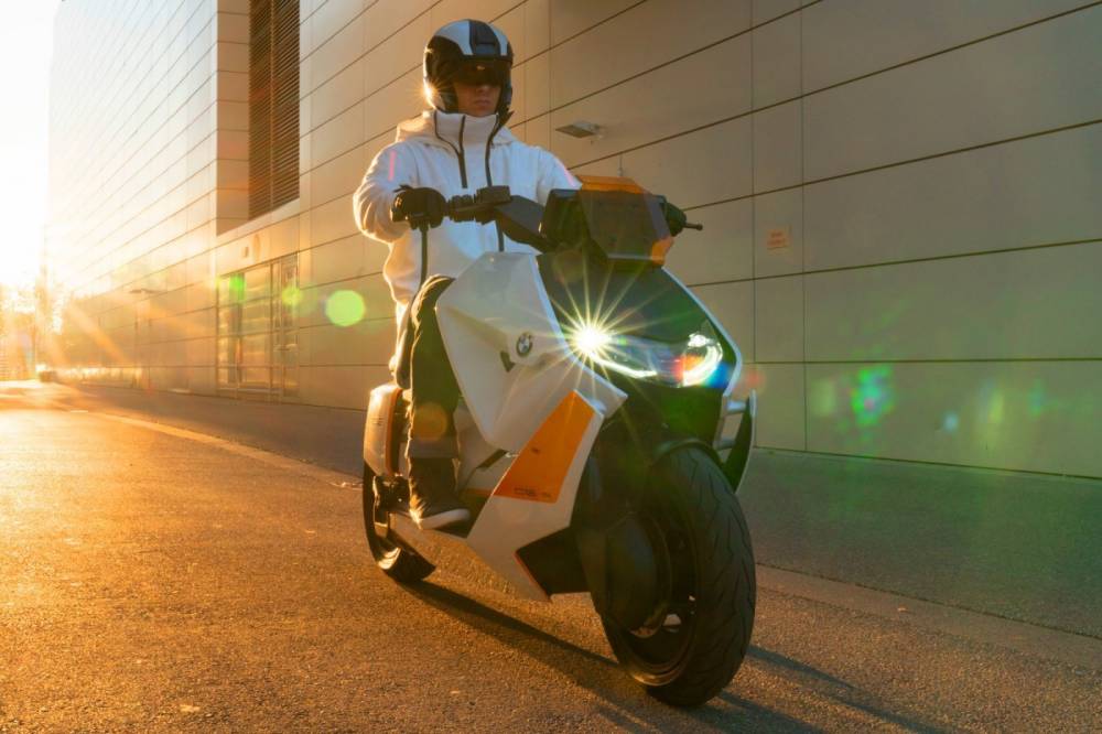 Hamarosan megvásárolható lesz ez a formabontó elektromos BMW robogó ...