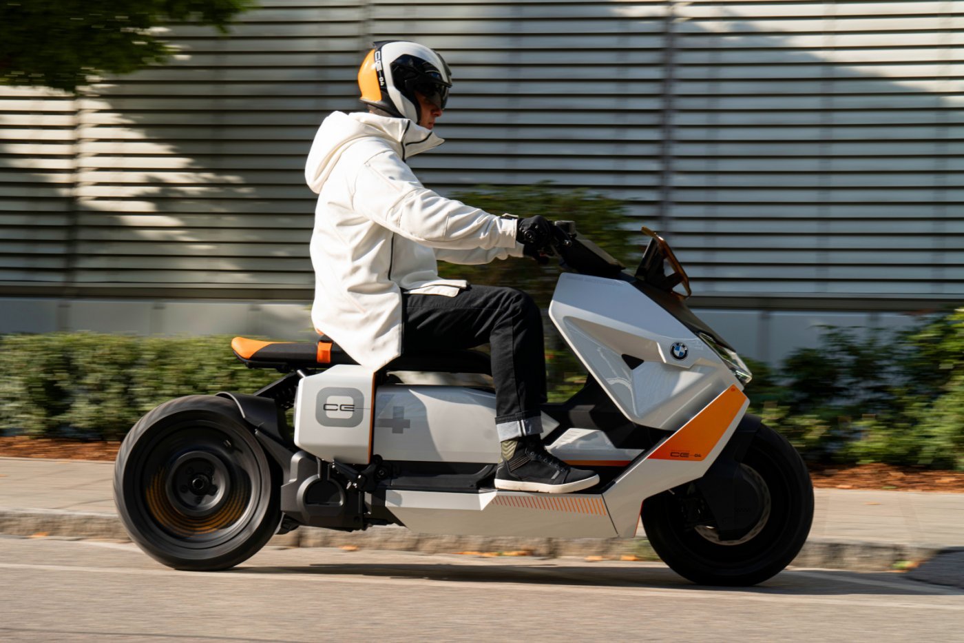 Hamarosan megvásárolható lesz ez a formabontó elektromos BMW robogó ...