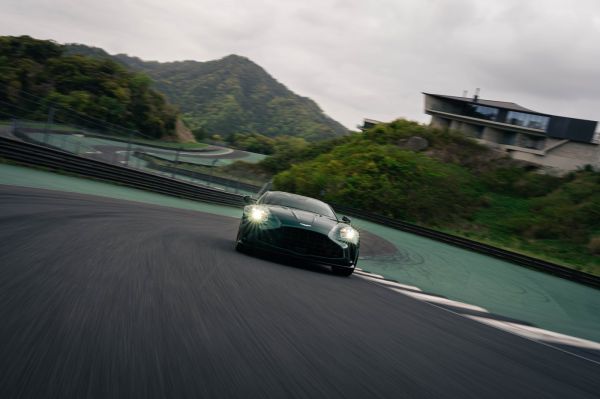 Aston Martin Vantage S