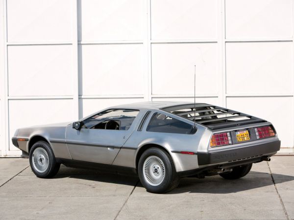 DeLorean DMC-12
