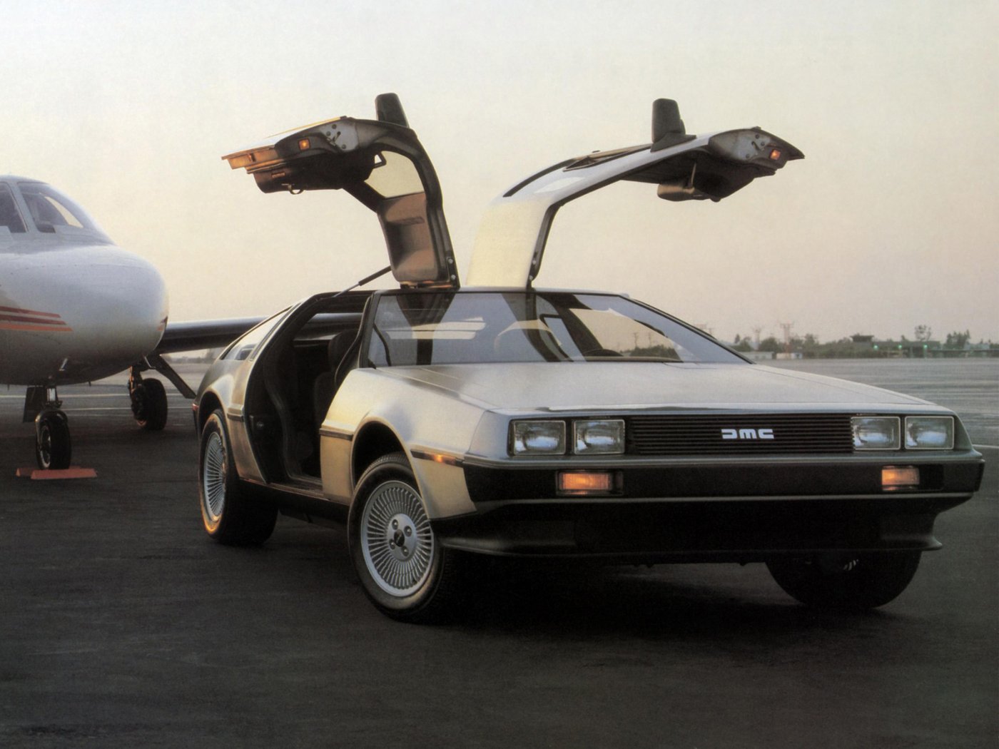 DeLorean DMC-12